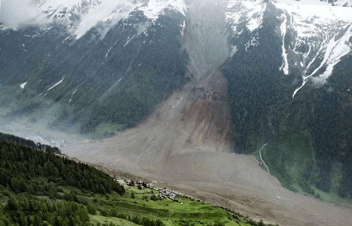 Le village suisse de Blatten enseveli par l'éboulement d'un glacier