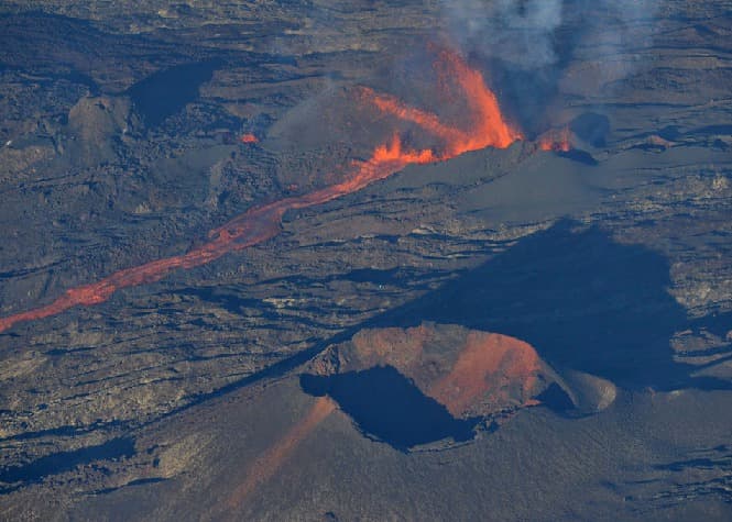Image d'illustration pour Eruption du Piton de la Fournaise à La Réunion