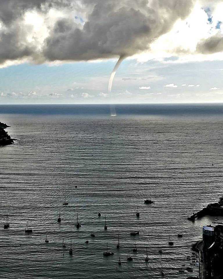 Image d'illustration pour Trombes marines dans le Sud-Est - photos et explications du phénomène