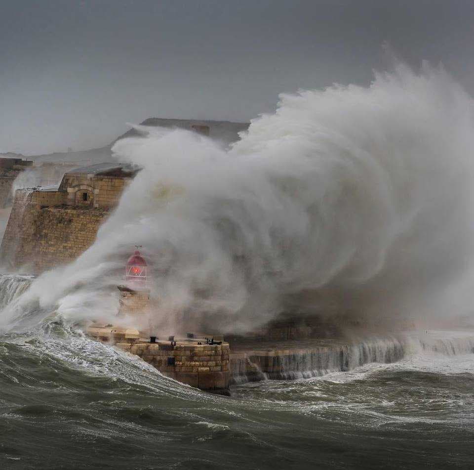 Image d'illustration pour Tempête et blizzard sur les Balkans et la Libye