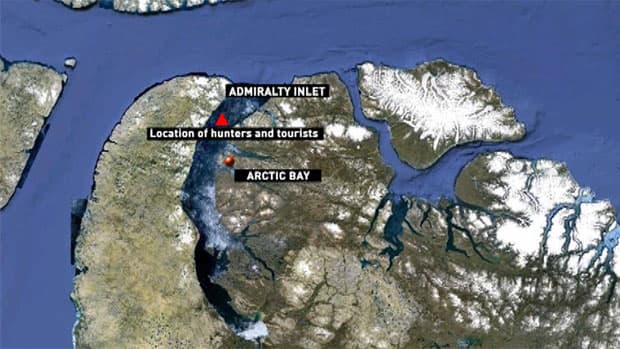 Image d'illustration pour Touristes à la dérive sur une plaque de glace en Arctique