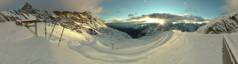 Image d'illustration pour Premières chutes de neige en montagne 