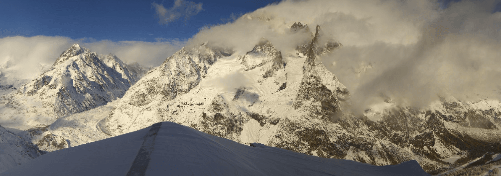 Image d'illustration pour Premières chutes de neige en montagne 
