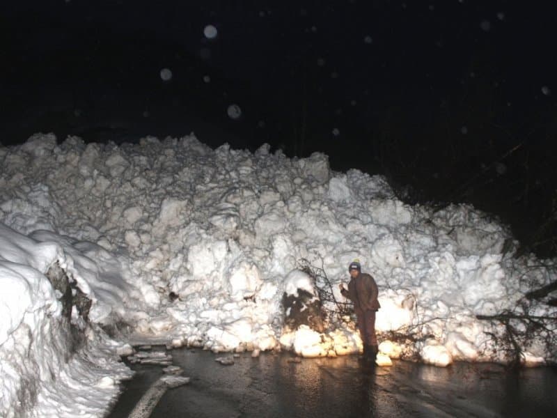 Image d'illustration pour Crue, neige et avalanche font un mort dans les Pyrénées