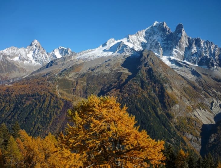 Image d'illustration pour Grande douceur en montagne pour le pont de la Toussaint