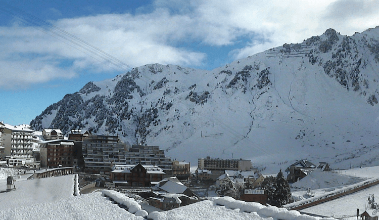 Image d'illustration pour Premières chutes de neige en montagne 