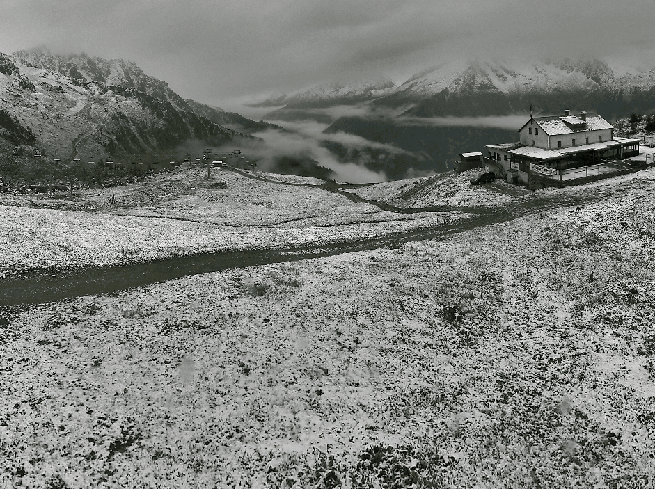 Image d'illustration pour Il y a an : pas de canicule mais de la neige dans les Alpes