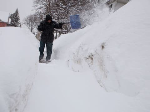 Image d'illustration pour Etats-Unis : records de neige à Boston et de douceur en Californie