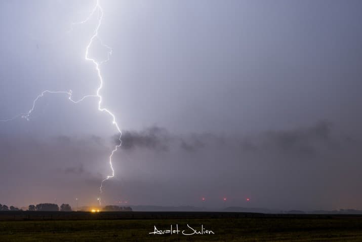 Image d'illustration pour De forts orages mettent fin aux fortes chaleurs