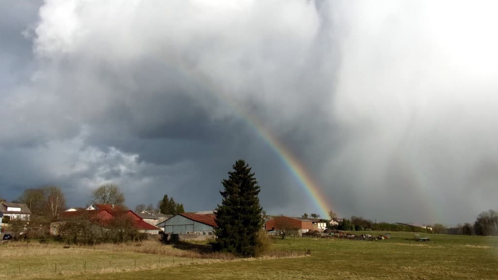 Image d'illustration pour Giboulées, grêle, vent et foudre : forts orages sur la France et l'Europe
