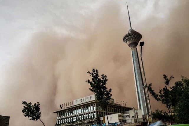 Image d'illustration pour Tempête de sable à Téhéran (Iran)