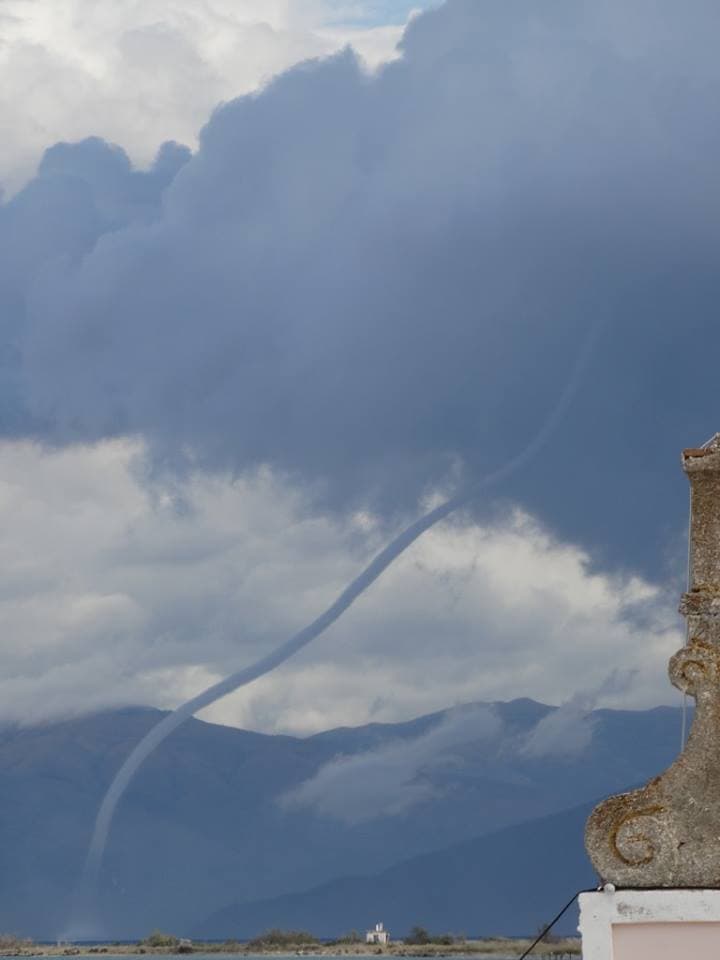 Image d'illustration pour Trombes et vents violents en Grèce